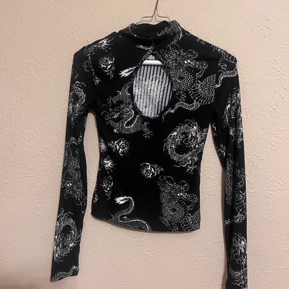 Rue21 Tops - Rue 21 | Black Dragon Print Long Sleeve Top 🖤